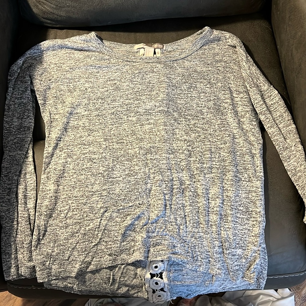 Forever 21 shirt gray nice design in back size small